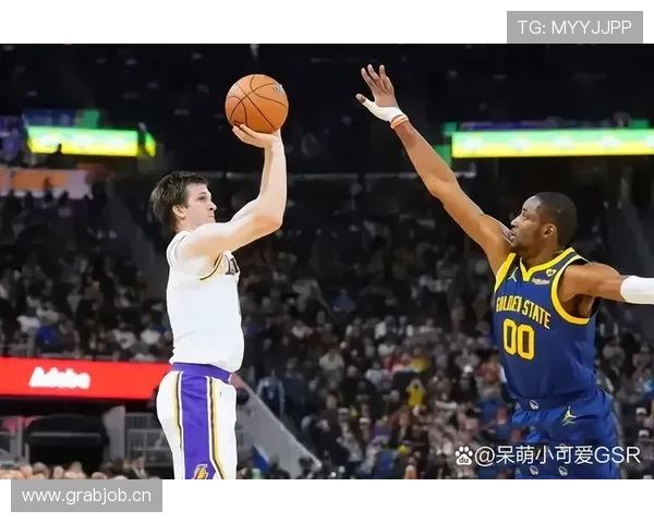 NBA赛季焦点转会流言升温季后赛格局或迎新变数多队争冠形势再起波澜