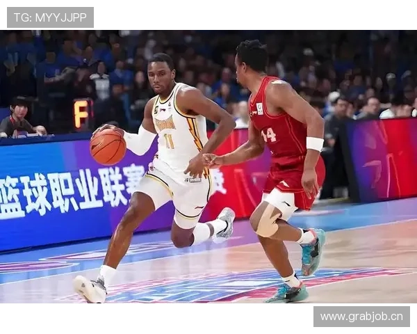 中国篮球联赛新赛季揭幕战精彩纷呈 球迷热情高涨期待激烈对决 中国篮球联赛新赛季揭幕战精彩纷呈 球迷热情高涨期待激烈对决